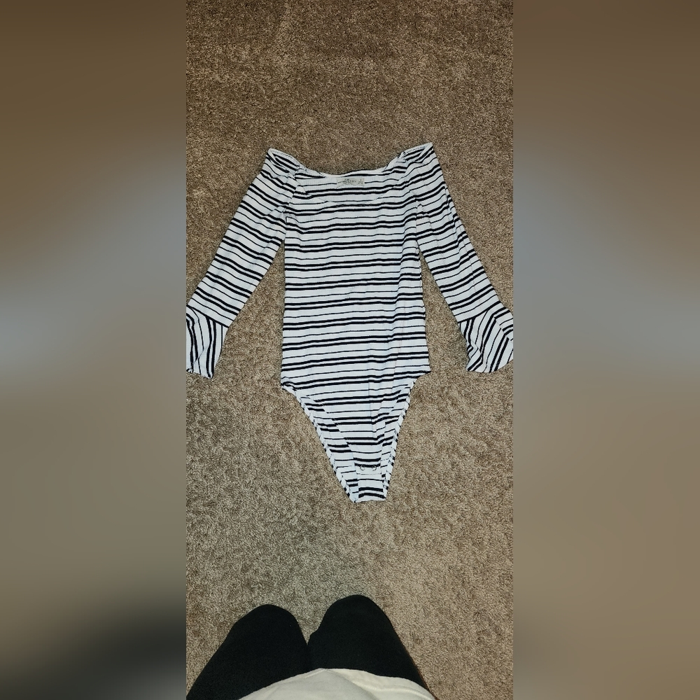 Abercrombie & Fitch quarter sleeve bodysuit with snap closure